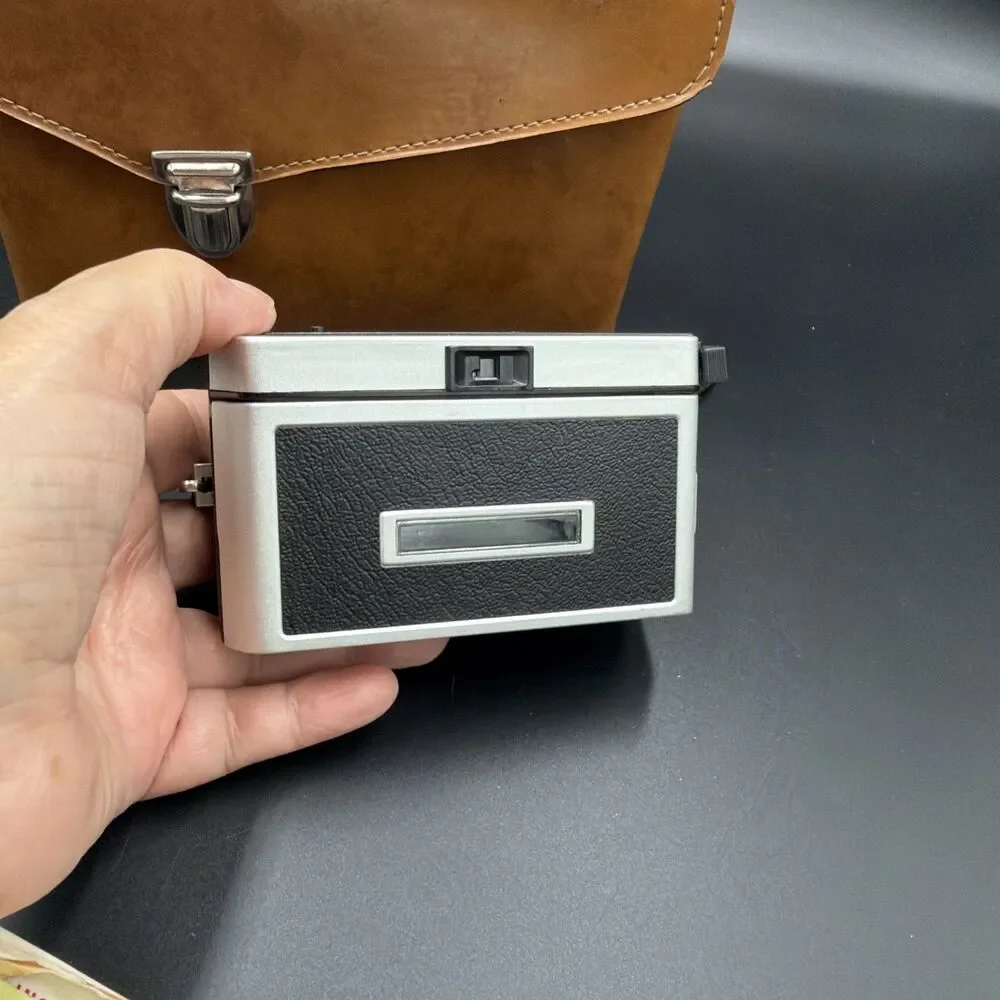Kodak Instamatic 134 Camera With Case. Vintage 1960’s Made In USA Good Condition